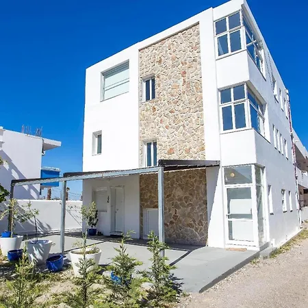 Ammos - In Neu Gebautem Designerhaus Appartamento *